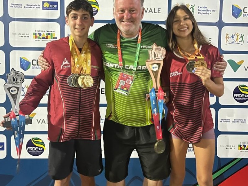 Aluna e atleta do CEJ Rayssa Isabelle Piaotquewicz do 8° B participou do jogos Escolares Brasileiros  2023 na modalidade natação