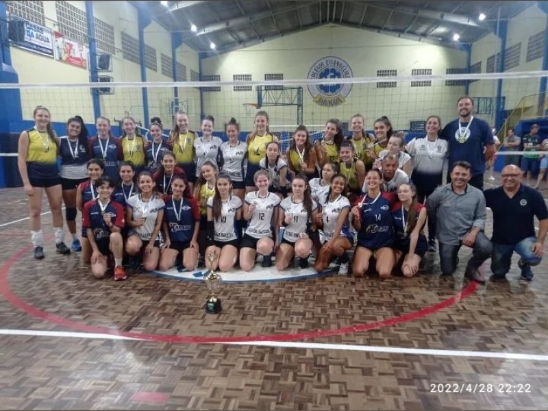 Voleibol Feminino do CEJ conquista título dos Jogos Escolares