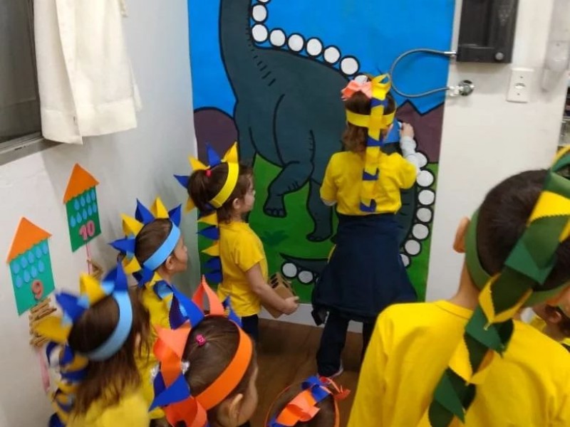 "JOGO DO DINOSSAURO" alunos do Infantil 4 B conheceram e exploraram o “jogo do dinossauro”.