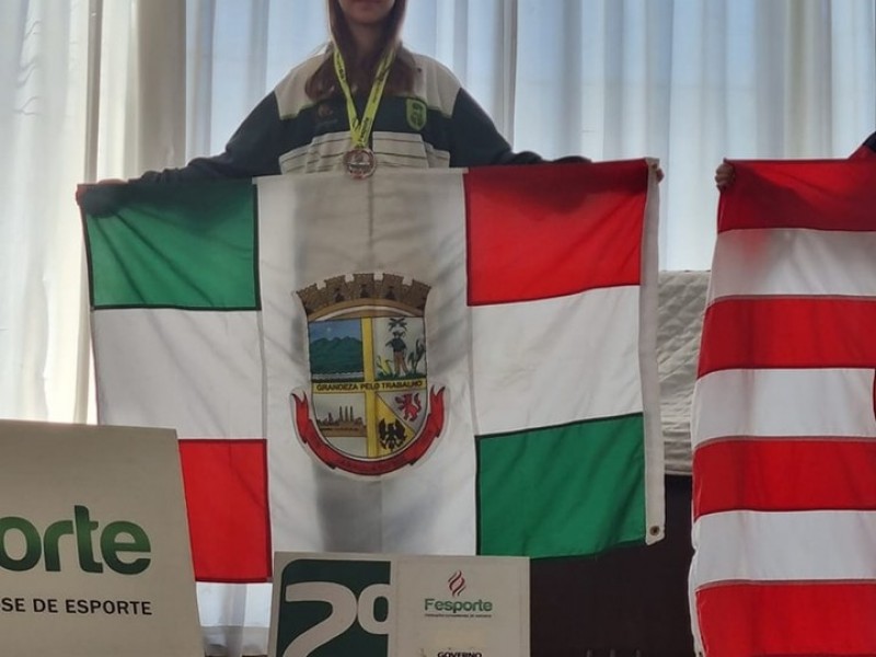 Nicole Nunes conquista duas medalhas de prata na Olesc