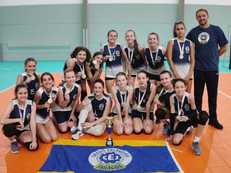 CEJ é campeão no voleibol feminino no JESC de 12 a 14 anos