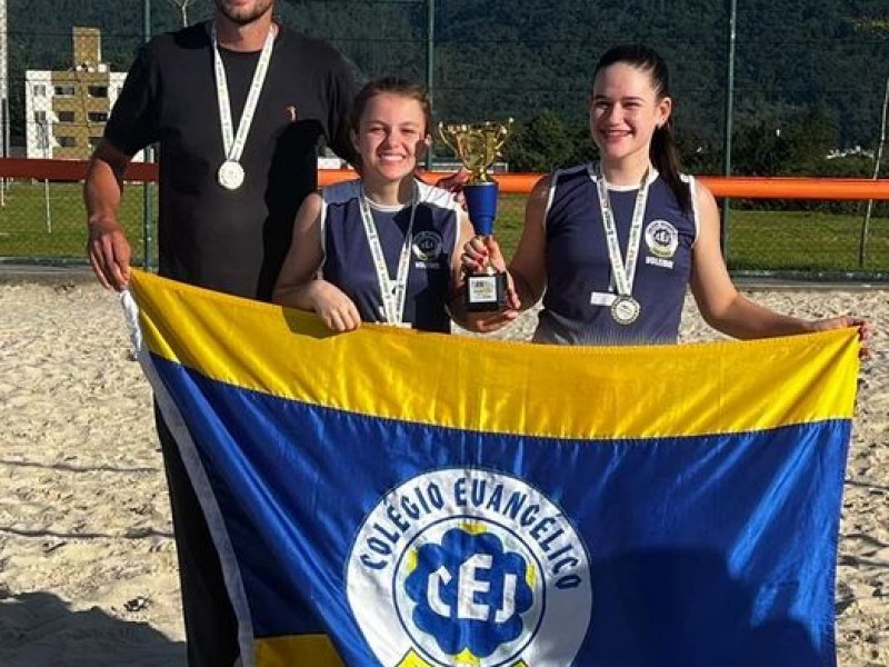 Vôlei de dupla feminino conquista o 1º lugar nos Jogos Escolares de 12 a 14 anos