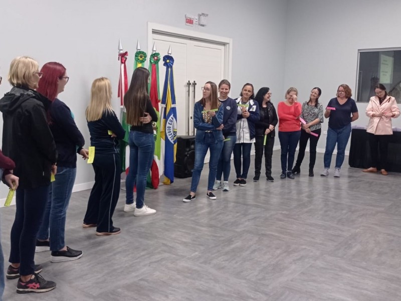 Professores do CEJ participaram de um encontro de formação da pedagoga Camila Sguário