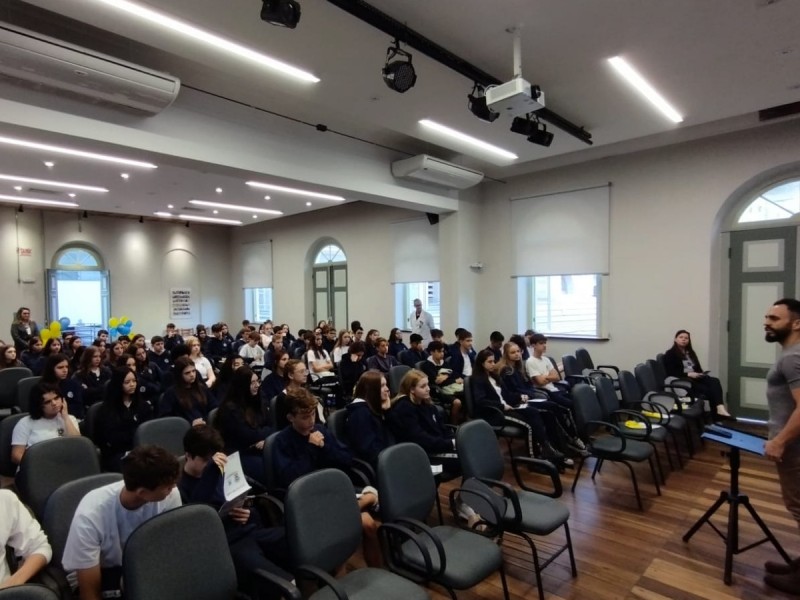 No dia 28 de junho o Colégio Jaraguá promoveu o 2ºEMCEJ (Dia do Ensino Médio do CEJ).