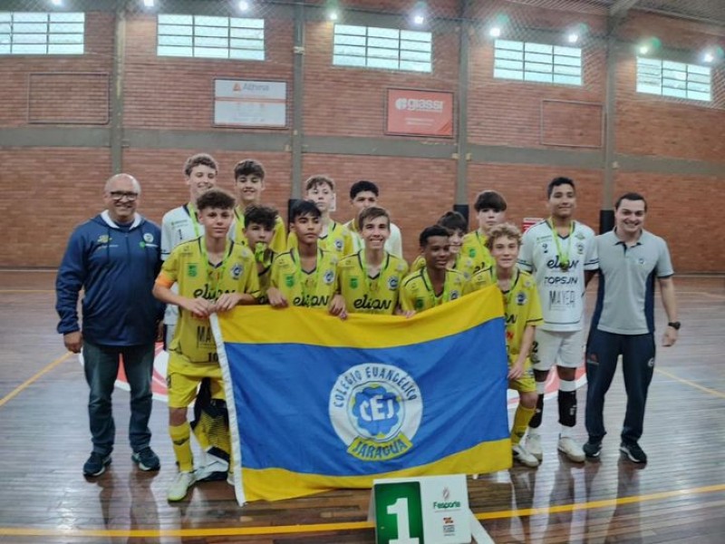 Futsal masculino do CEJ campeão da fase seletiva do JESC de 12 a 14 anos.